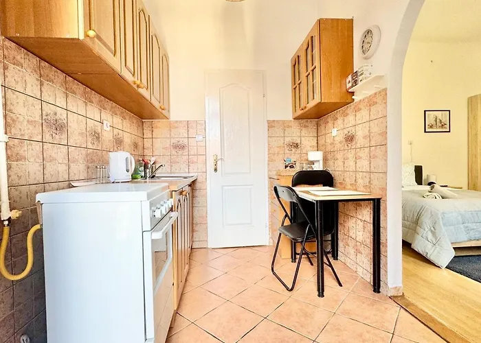 R27 Cozy Apartmán *